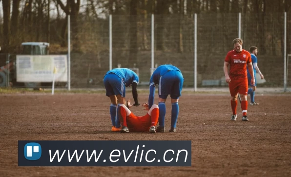 c罗壁纸带字，超燃呈现足坛传奇风采